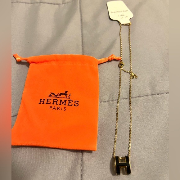 H Necklace - Picture 3 of 4